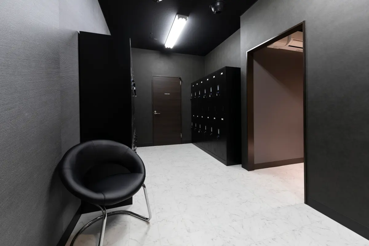 燕店 更衣室・シャワー