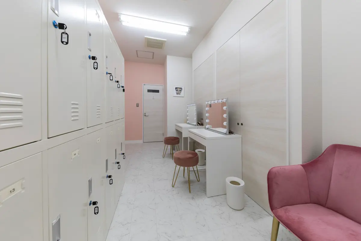 燕店 更衣室・シャワー