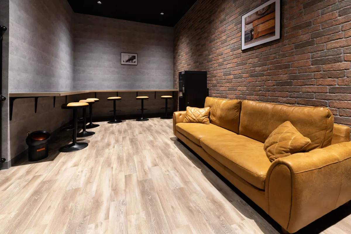 燕店 受付・ラウンジ