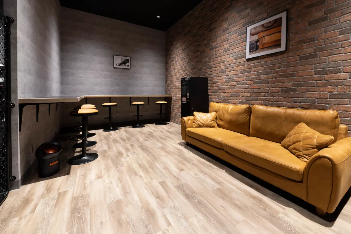 燕店 受付・ラウンジ