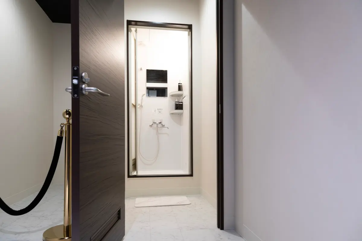 燕店 更衣室・シャワー