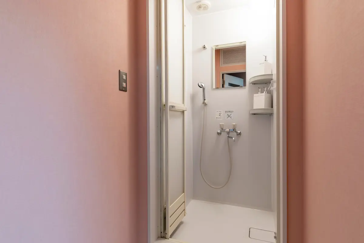 燕店 更衣室・シャワー